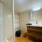 Hébergement de vacances Maison Les Mottes-cour Et Garage *