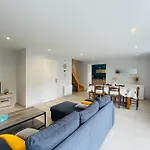 Hébergement de vacances Maison Les Mottes-cour Et Garage *