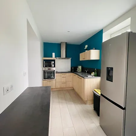 Maison Les Mottes-cour Et Garage