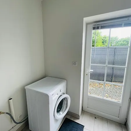 Maison Les Mottes-cour Et Garage *