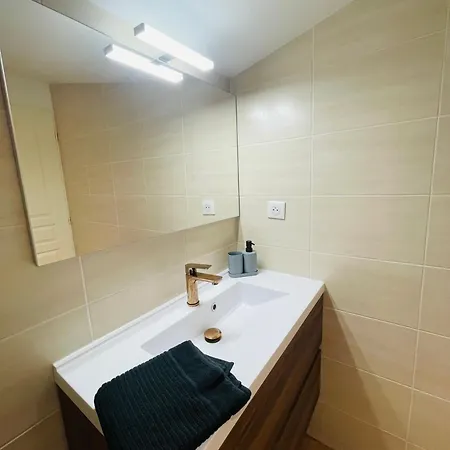 Maison Les Mottes-cour Et Garage * Asnières-la-Giraud