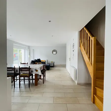 Maison Les Mottes-cour Et Garage