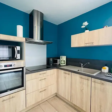 Semesterbostad Maison Les Mottes-cour Et Garage