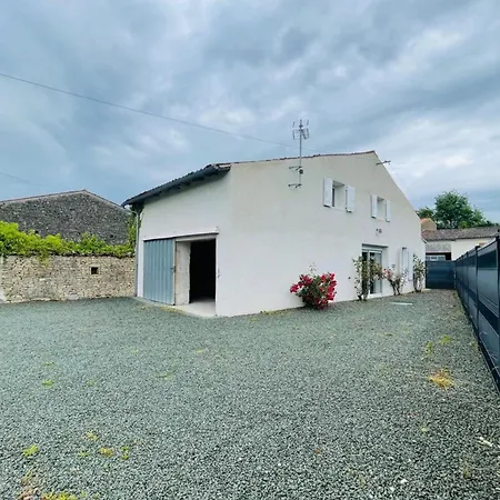 Vakantiehuis Maison Les Mottes-cour Et Garage *