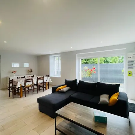 Vakantiehuis Maison Les Mottes-cour Et Garage