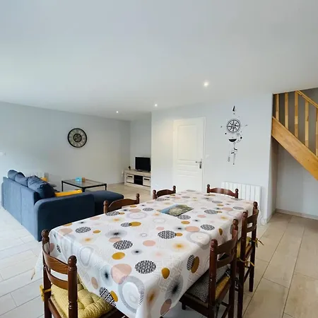 Maison Les Mottes-cour Et Garage Vakantiehuis