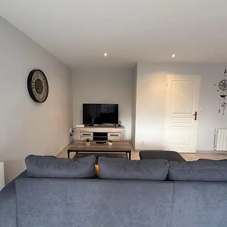 Maison Les Mottes-cour Et Garage Semesterbostad