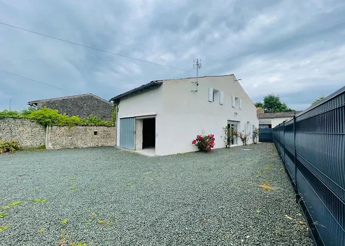 بيت للعطل Maison Les Mottes-cour Et Garage *