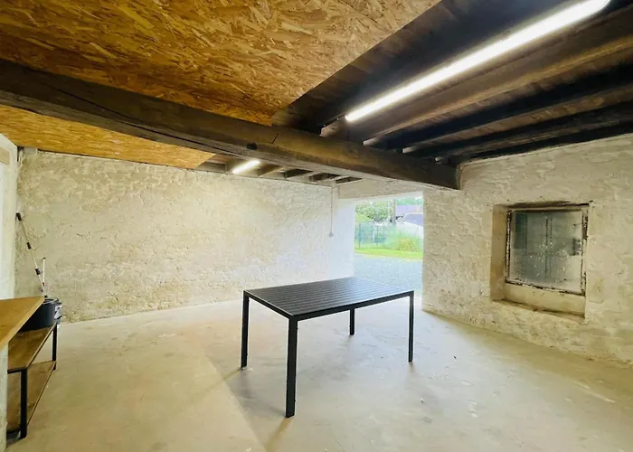 Semesterbostad Maison Les Mottes-cour Et Garage Asnières-la-Giraud