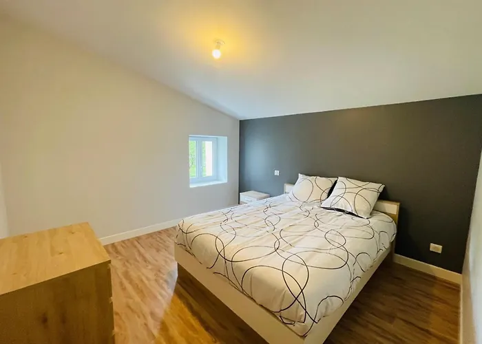 Maison Les Mottes-cour Et Garage * Asnières-la-Giraud