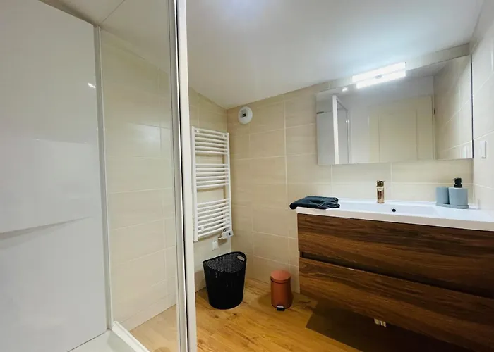 Semesterbostad Maison Les Mottes-cour Et Garage *