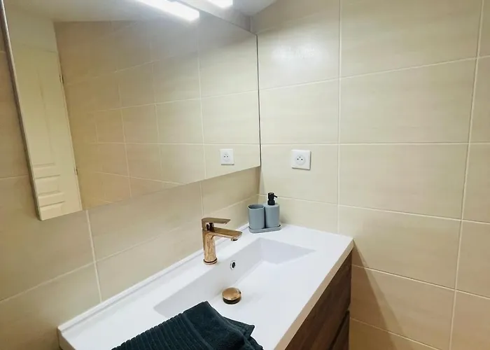 Maison Les Mottes-cour Et Garage * Asnières-la-Giraud