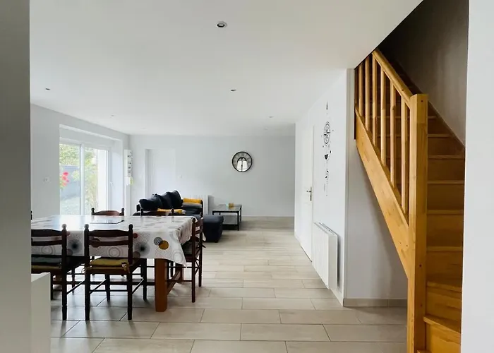 Maison Les Mottes-cour Et Garage بيت للعطل