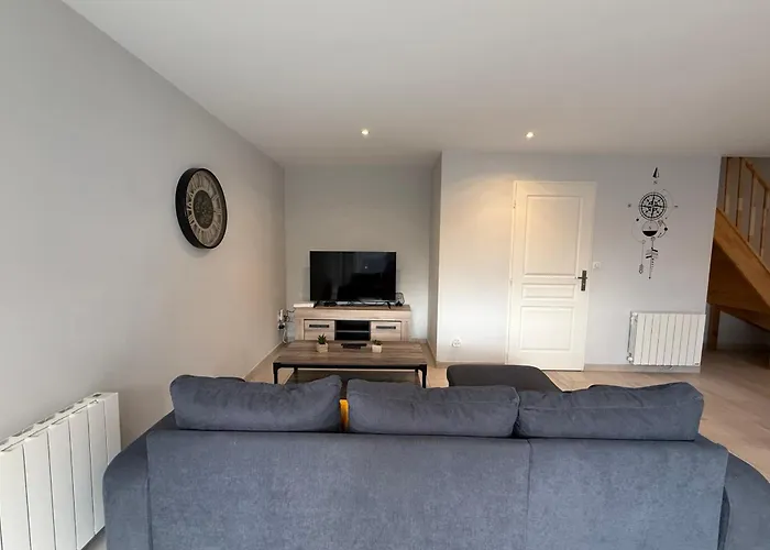 Maison Les Mottes-cour Et Garage Semesterbostad